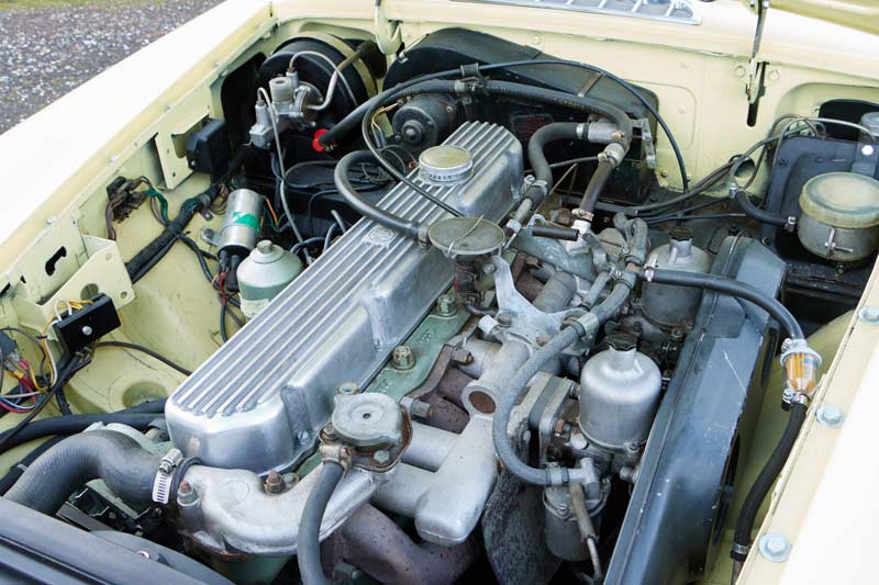 MG C GT Motorraum