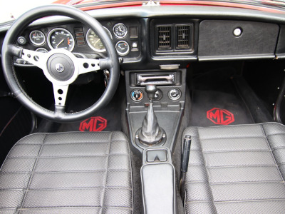 MG B Cabrio Innenraum